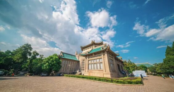 明叔杂谈｜面对铺天盖地的舆情，武汉大学的反应太迟缓了