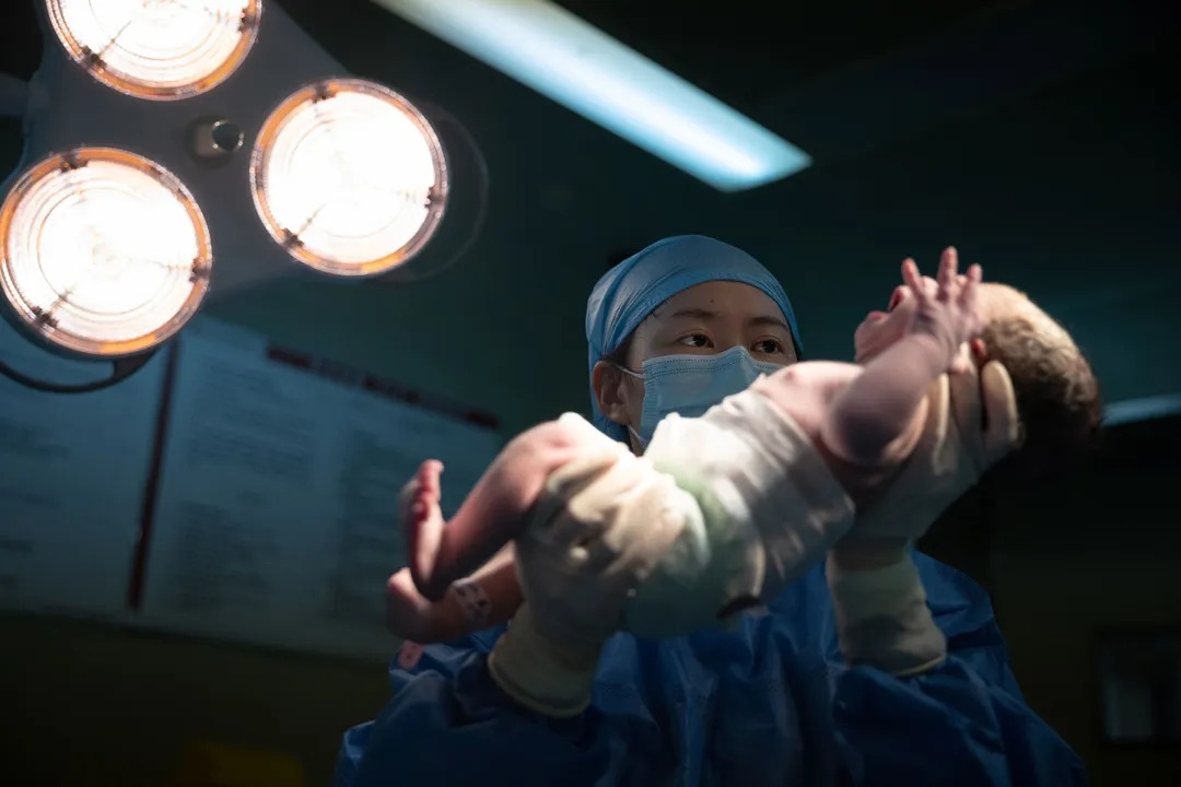 南方人物周刊｜生死之间：网暴漩涡中的产科医生