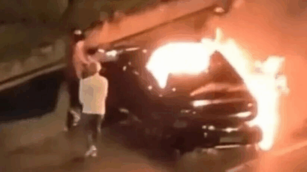 不正确｜ 小米SU7又爆燃！雷军，是时候停下看看后视镜了