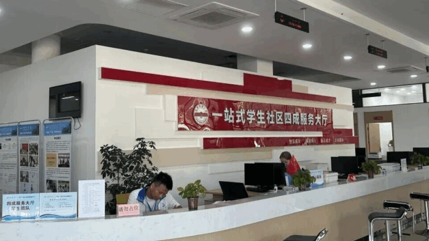 风烛春霖｜“辅导员住进学生宿舍”，何尝不是一种娇妻文学？