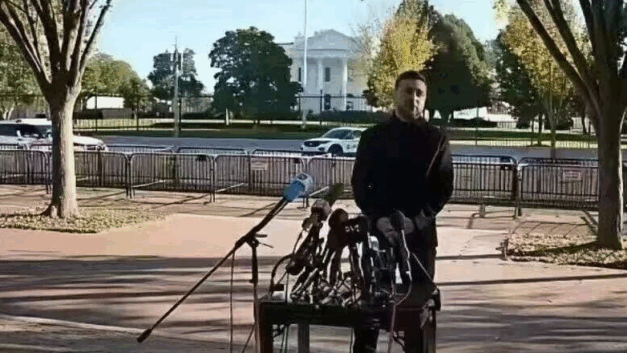 城市的地得｜泽连斯基和他的国家，比书店还艰难