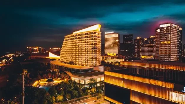 罗Sir财话｜单月利润仅6000元，酒店行业已经卷成麻花了