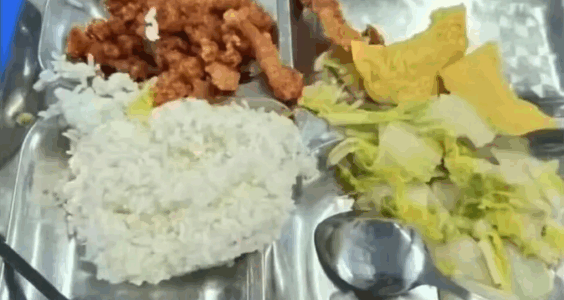 浣花溪杜甫｜绿捷出局，光明接手，上海校园餐会有所改善吗？