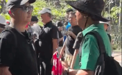 法度Law｜游客在国内景区要求他人收起外国元素“旗帜”，有无法律依据？