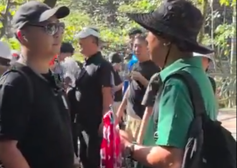 法度Law｜游客在国内景区要求他人收起外国元素“旗帜”，有无法律依据？