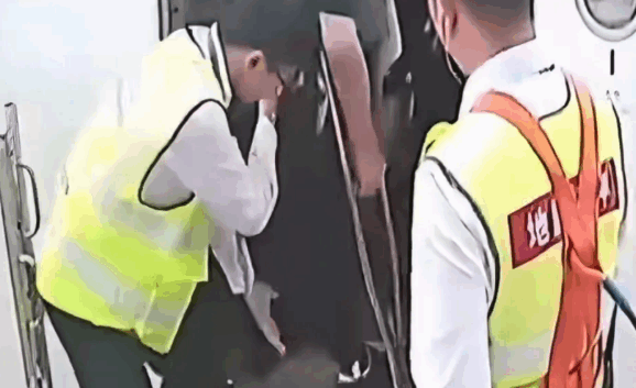 【404文库】浣花溪杜甫｜郑智化“连滚带爬”的争论，是两种社会参照系的差异