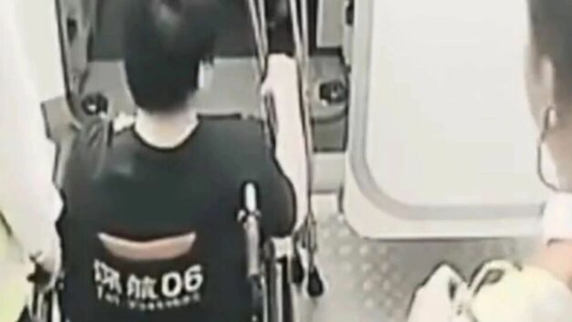 水瓶纪元｜“郑智化-深圳机场事件”：残障人士应该“受助感恩”还是平等参与？