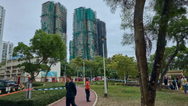 三联生活周刊｜宏福苑火灾后，他们在寻找失联的亲友