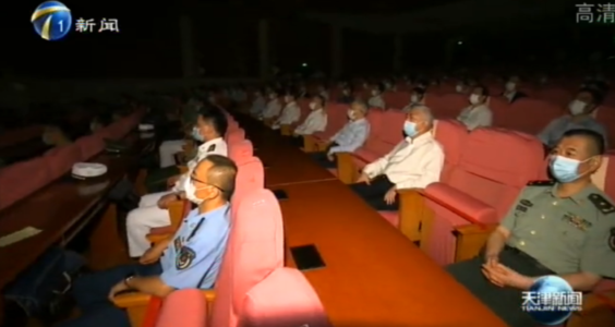 严禁焰火｜电影的衰退，不是因为电影人“不走心”。