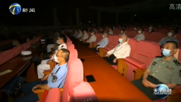 严禁焰火｜电影的衰退，不是因为电影人“不走心”。