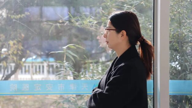 红星新闻｜“出差遭老板性侵”当事人崔丽丽，穿着“血衣”出庭后又遭网暴