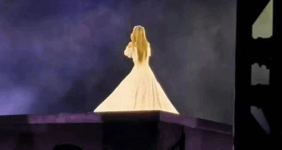 裱糊将｜滨崎步上海空场独唱：千万垫资的灰烬里，站着最后的尊严