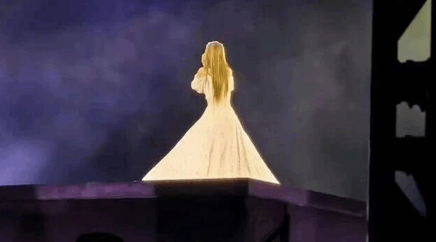 裱糊将｜滨崎步上海空场独唱：千万垫资的灰烬里，站着最后的尊严