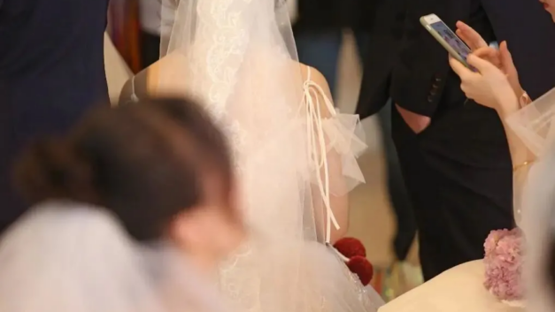 南方周末｜河南女教师新婚日自杀，催婚悲剧何日不再重演