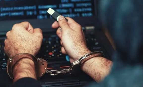 唐师三百手｜私聊传淫秽信息也违法？焦虑背后的真问题