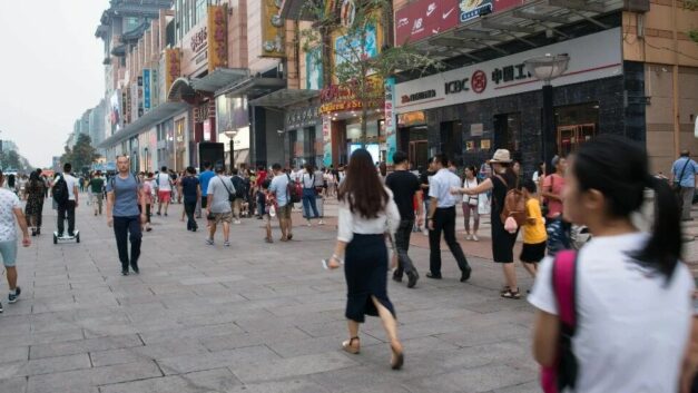 冰川思享号｜别瞎操心了，中国人不会因为给点福利就变懒