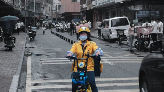 海南椰子鸡米饭｜坚苦如此，何以安歇：2025年劳动权益事件盘点