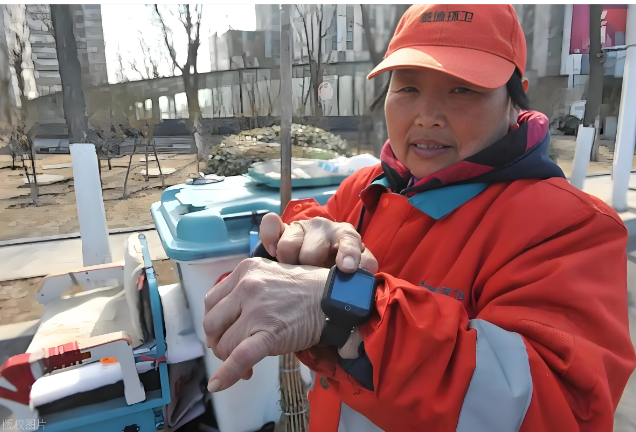 ���ڻ��������ϵĶ�λ���������쵼���ȴ�����