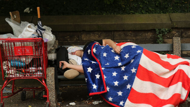 唐一水｜国外的穷人，成了某些人的精神伟哥