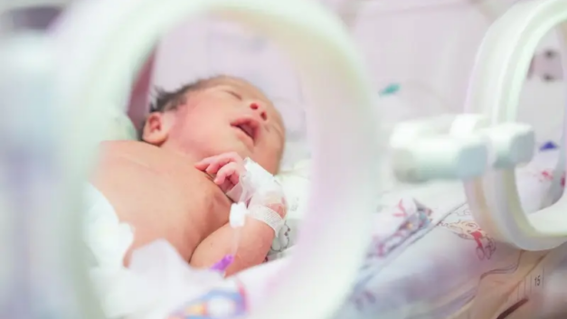 【网络民议】大人们哭声多了，小孩的哭声就少了