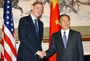 U.S. Deputy Secretary of State Robert B. Zoellick (L) and Chinese Vice Foreign Minister Dai Bingguo shaking hands before opening the first China-US strategic dialogue in Beijing, 2005.