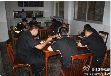 Netizen Voices: Lunch with the Shifang Police