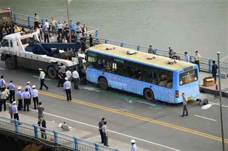 Suspect Killed, 77 Injured in Sichuan Bus Fire