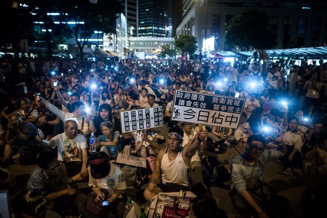HK Told to Seek a ‘Less Perfect’ Democracy; Graft Cops Raid Pro-Democracy Media Boss’ Home