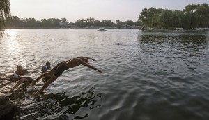 Qianhai (前海) lake swimmers