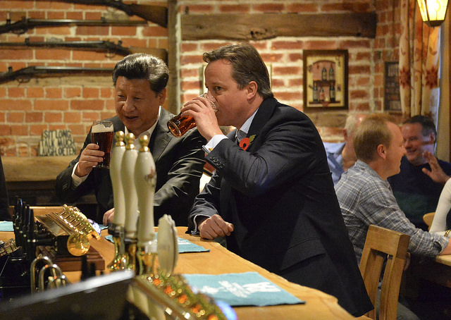 David Cameron and President Xi visit a local pub