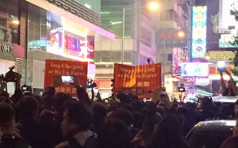 Police Clash With Protesters in HK (Updating)