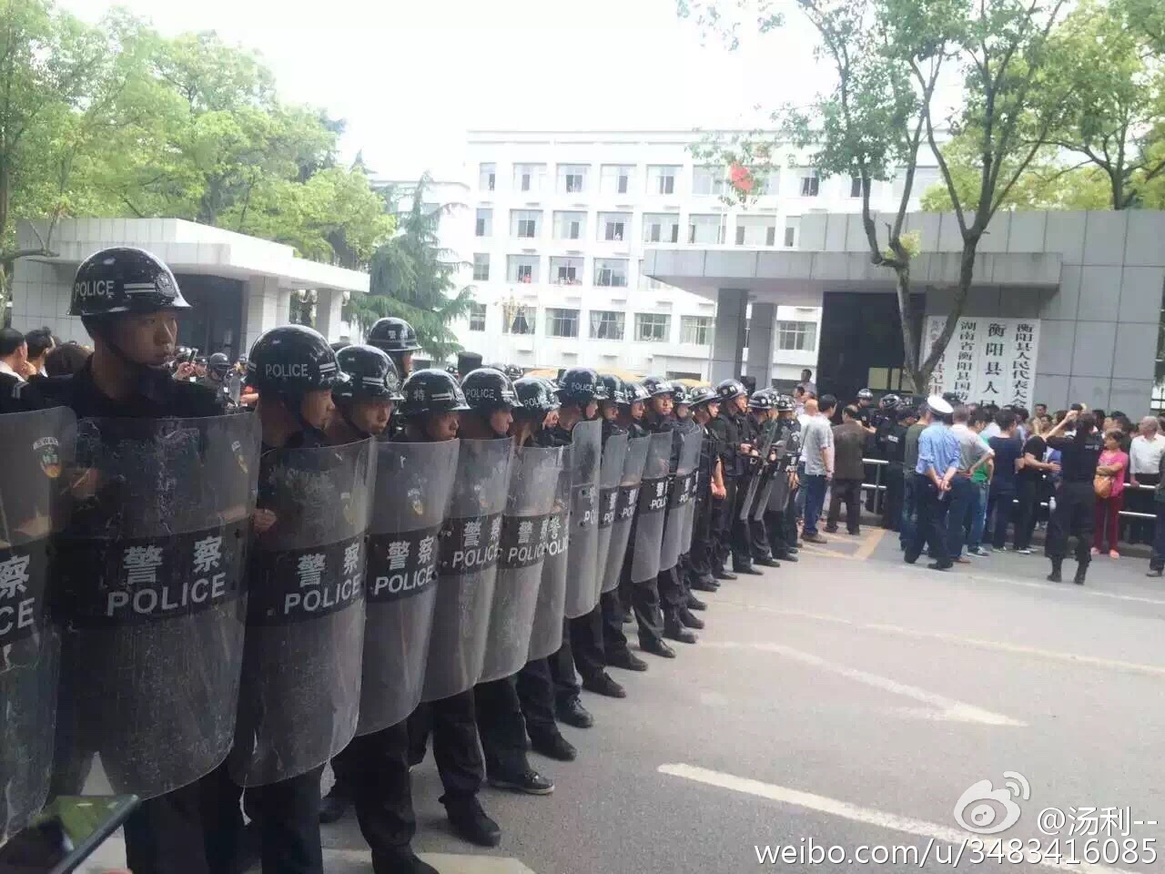 Riot Police Deployed as Hunan Teachers Protest