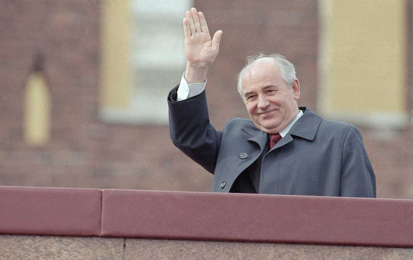 30 Years Ago: Snub Lies in Waiting for Gorbachev