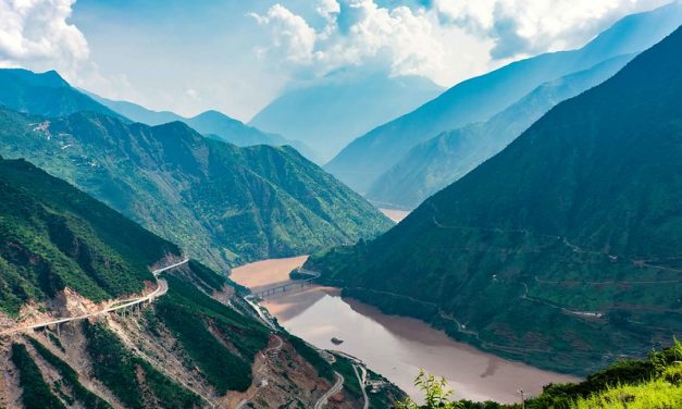 Photo: Yangtse River Valley, by Rod Waddington
