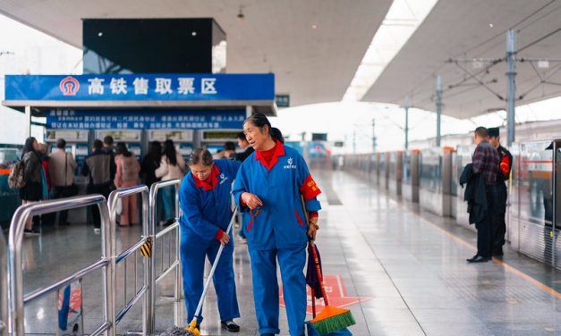 Photo: Cleaning staff at train station in Chengdu (犀浦地铁站), by Kristoffer Trolle