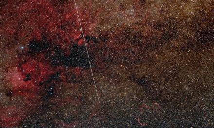 Photo: The Chinese Tiangong Space Station passes through the Cygnus constellation, by Giuseppe Donatiello